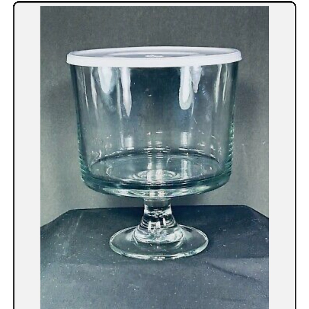 Pampered chef truffle bowl w stand and lid